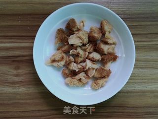 猴头菇虫草花竹荪排骨汤的做法步骤:3