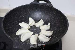 生煎饺子的做法步骤:10