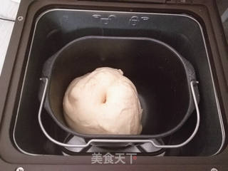 红豆沙花朵包的做法步骤:2