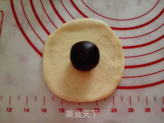 红豆沙花朵包的做法步骤:4