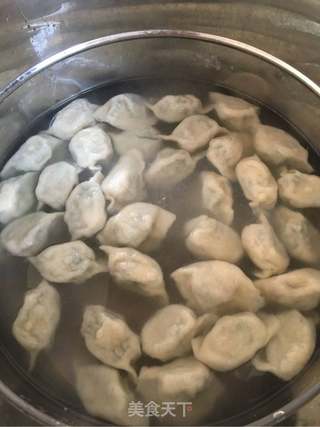 花样美食之荠菜饺子的做法步骤:8