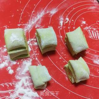 绿面花卷的做法步骤:6