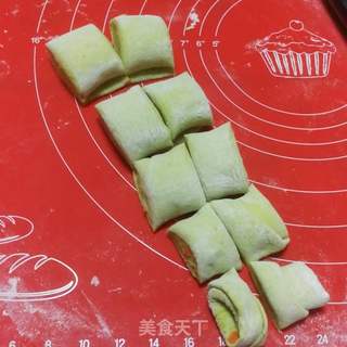 绿面花卷的做法步骤:5