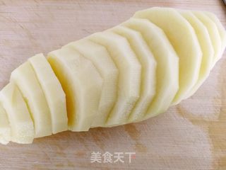 土豆肉酱的做法步骤:2