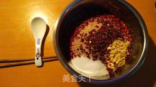 油泼辣子(配合重庆传统乡宴凉菜常用油辣子的经典做法之一)的做法步骤:4