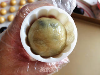 #花样美食#黑芝麻月饼的做法步骤:10