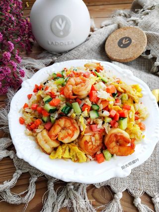 五彩虾仁炒饭的做法步骤:16