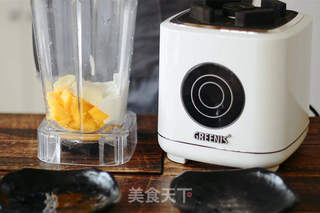 自制大果粒芒果香蕉酸奶的做法步骤:4