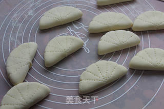 蓝莓荷叶夹的做法步骤:12