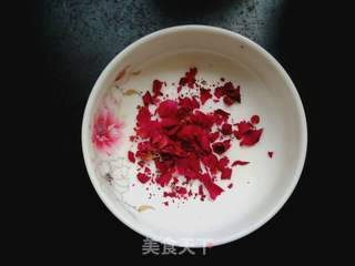 花样美食:玫瑰红豆奶昔的做法步骤:5