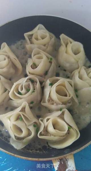 玫瑰煎饺,简单易学高大上的做法步骤:8