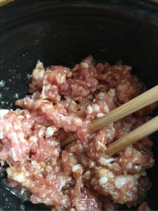 韭菜鲜虾饺子的做法步骤:2
