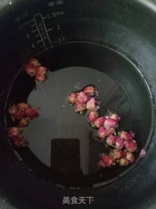 玫瑰银耳羹的做法步骤:2