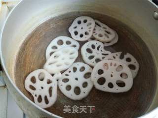 花生黄瓜拌藕丁的做法步骤:2
