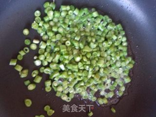 豆角鸡蛋炒饭的做法步骤：2