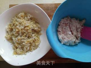 酸菜猪肉水饺的做法步骤:3