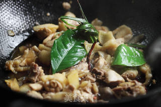 赣州菜肴三杯鸡的做法的做法步骤:4