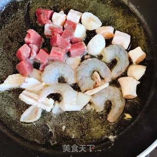 海鲜蔬菜炒意面的做法步骤:8