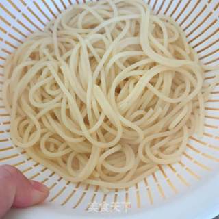 海鲜蔬菜炒意面的做法步骤:10