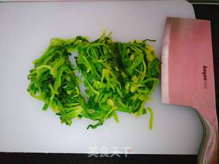 炝拌粉丝菠菜的做法步骤:3