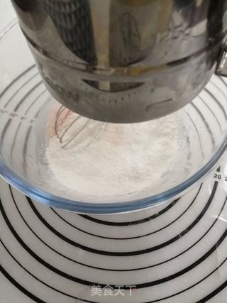 爆浆草莓海盐奶盖蛋糕的做法步骤:3