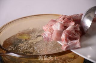 【小森妈妈菜谱】春季祛湿—鲜土茯苓薏米芡实煲排骨的做法步骤：4