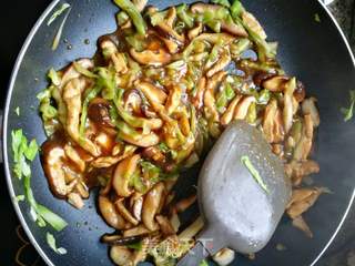 蘑菇鸡肉意面的做法步骤:6