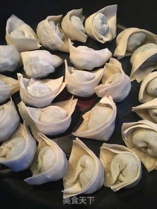 油煎荠菜馄饨的做法步骤:9
