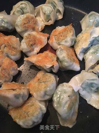 油煎荠菜馄饨的做法步骤:12