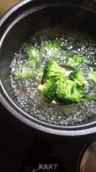 宝宝辅食:西兰花香菇瘦肉粥的做法步骤:3