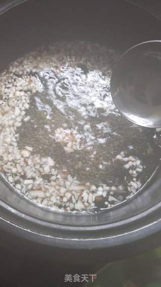 宝宝辅食:西兰花香菇瘦肉粥的做法步骤:5