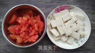 番茄豆腐汤的做法步骤:2