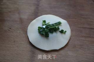 饺子皮葱油饼的做法步骤:5