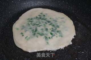 饺子皮葱油饼的做法步骤:9