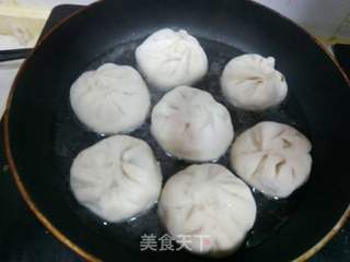 三鲜水煎包的做法步骤:16