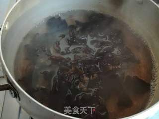 凉拌木耳的做法步骤:2