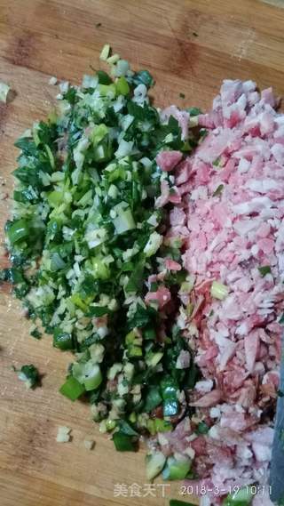 猪肉虾皮馄饨的做法步骤:2