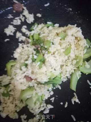 腊肠芥菜蛋炒饭的做法步骤：12