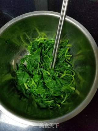菠菜翡翠卷的做法步骤：2