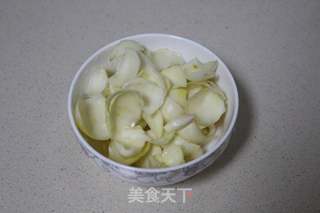 小清新的快手菜——百合炒芦笋的做法步骤:3