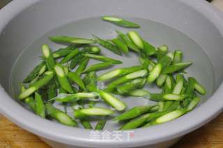 小清新的快手菜——百合炒芦笋的做法步骤:5