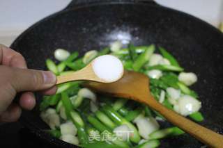 小清新的快手菜——百合炒芦笋的做法步骤:8