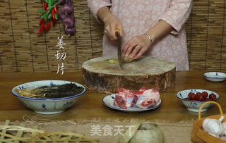 潮音潮人:菜干猪骨汤的做法步骤:2
