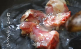 潮音潮人:菜干猪骨汤的做法步骤:3