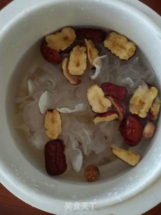 清炖鸡蛋胶的做法步骤:2