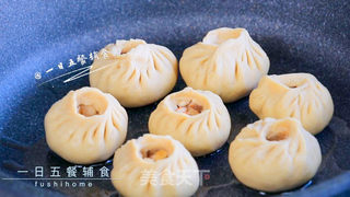 杂蔬鱼肉生煎包的做法步骤:7