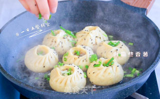 杂蔬鱼肉生煎包的做法步骤:9