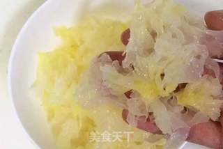 牛奶桃胶银耳羹的做法步骤:4
