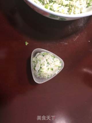 西兰花肉松饭团的做法步骤:7