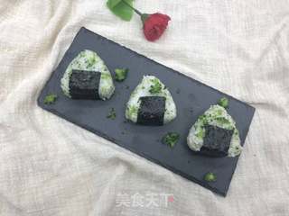 西兰花肉松饭团的做法步骤:9